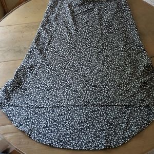 Ladies pull up skirt